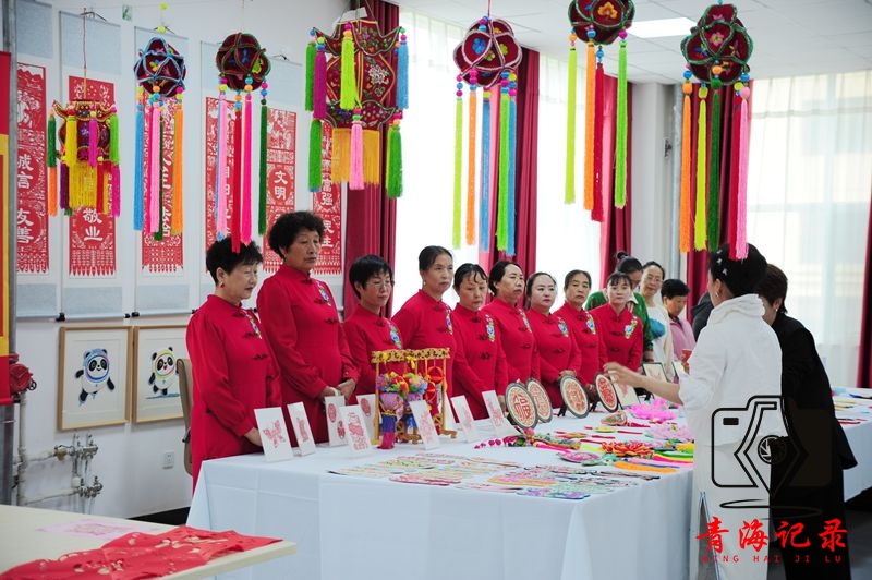 传承剪纸青绣 指尖飞武教师团队秋季开学再出发
