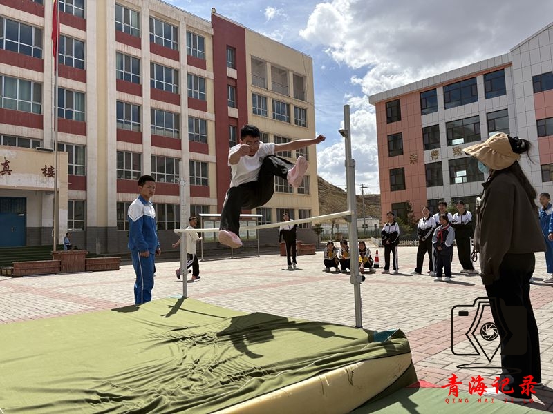 青春向党强体魄 梦想绽放向未来 ——海子沟乡海上学校田径运动会圆满举行